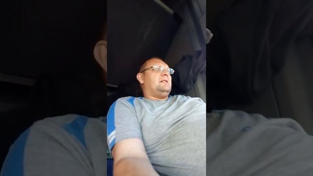 Негабарит выходит со стоянки. Жду открытия шиномонтажа. смотреть онлайн