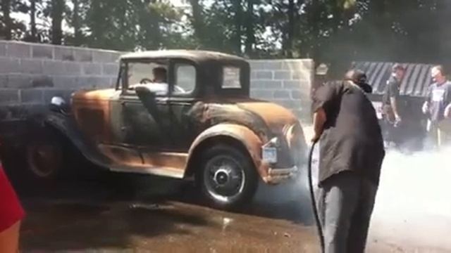 Ford 1931 Model A burnout смотреть онлайн