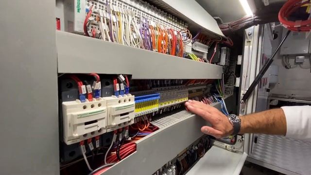 Sneak Peek | Engine Room | Azimut Grande 27 Metri смотреть онлайн