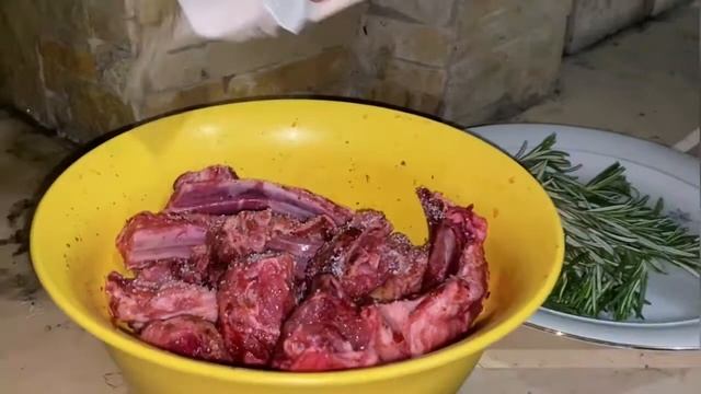 КАК ПРИГОТОВИТЬ КАРЕ ЯГНЕНКА В ГРАНАТОВОМ СОКУ НА МАНГАЛЕ смотреть онлайн