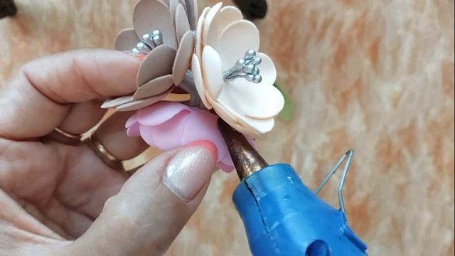 Прелестные бантики из фоамирана. Мастер-класс. Как просто и красиво сделать бантики из фоамирана. смотреть онлайн