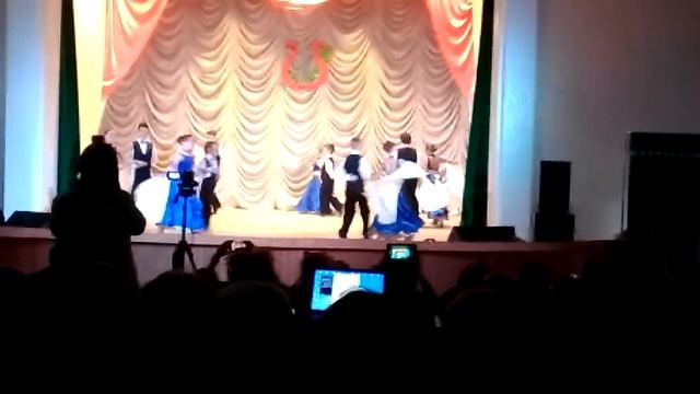 Вальс в исполнении(младшей группы) студии бального танца ДИЛАЙН,хореограф Клименко А.Р. смотреть онлайн