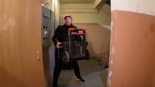 Система PACKOUT Milwaukee. Подъем на 5й этаж без лифта смотреть онлайн