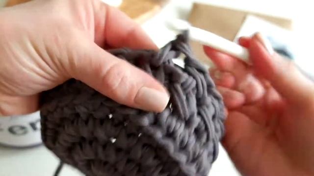 Красивый узор для кругового вязания крючком.Вязание корзин смотреть онлайн