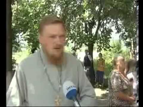 Христиане целуют обосанную стену. смотреть онлайн