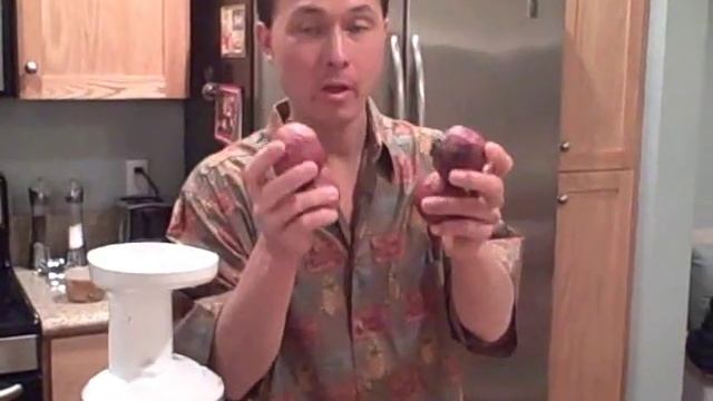 Juicing Pineapple Mango Persimmon Pomegranate in the Omega VERT VRT330 Juicer смотреть онлайн