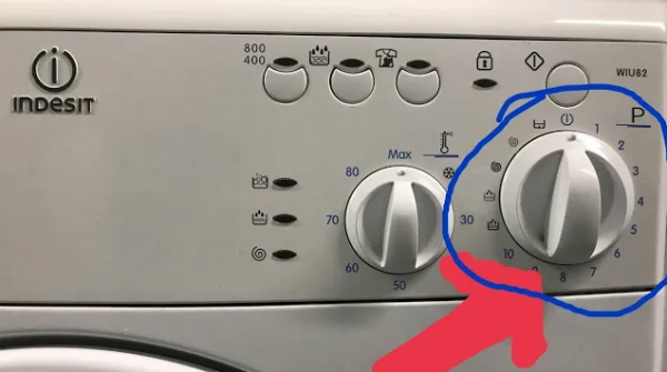 НЕ ПЕРЕКЛЮЧАЕТ И НЕ СБРАСЫВАЕТСЯ ПРОГРАММА НА СТИРАЛЬНОЙ МАШИНЕ ИНДЕЗИТ WIU102. РЕМОНТ МОДУЛЯ