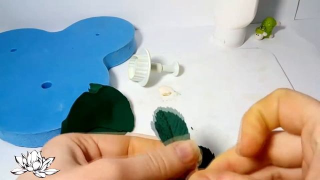 How to make a rose leaf from a polymer clay.Листья розы полимерная глина