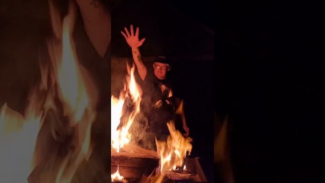 SHAMAN. Танцы на стёклах. Моя самая любимая песня. Огнём и SHAMAN можно наслаждаться вечно. смотреть онлайн