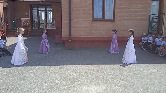 Осетинский девичий танец смотреть онлайн