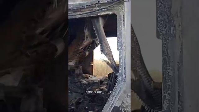 Уничтоженный американский бронеавтомобиль ВСУ "Oshkosh" на Запорожском направлении. смотреть онлайн