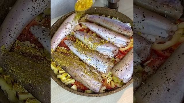 ?Рецепт сочного минтая с овощами на сковородке