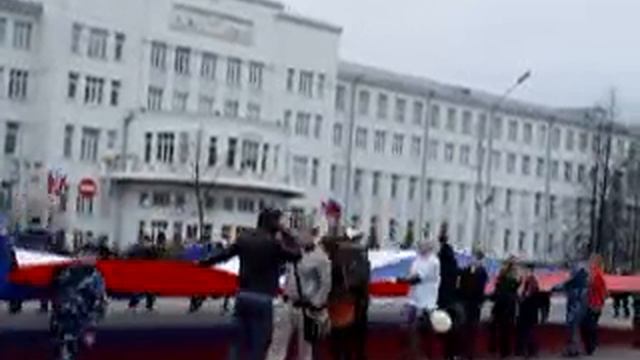 Первомайское шествие в Архангельске-2010 год.MPG смотреть онлайн