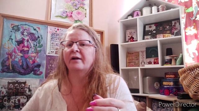 The Nice List Box 2022 daily unwrapping and vlogging Day 13 смотреть онлайн