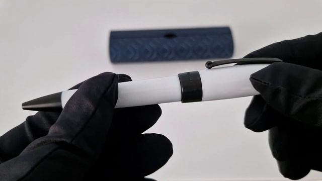 Роллеровая ручка Montegrappa Fortuna White Resin Rhutenium PVD Roller ISFORRLH ! смотреть онлайн