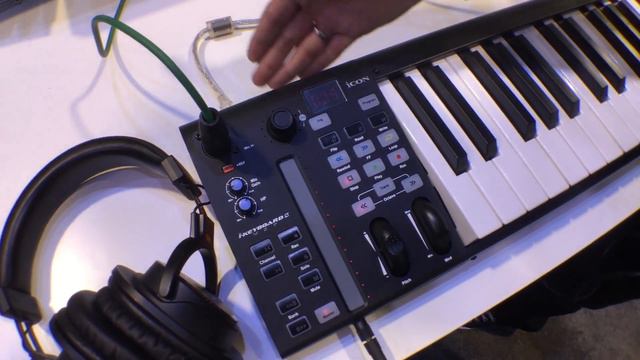 NAMM 2018: icon iKeyboard S-VST Serie vorgestellt смотреть онлайн