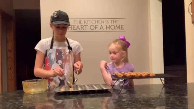 Gourmet Horse Treat Recipe + 8 Mile Road Ride! смотреть онлайн