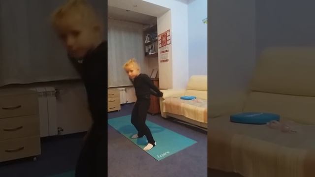 Волны в гимастике. Разминка спины. Художественная гимнастика. Мостик. смотреть онлайн