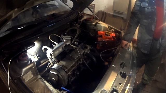ЧТО БУДЕТ ЕСЛИ ЗАЛИТЬ 7 ЛИТРОВ БЕНЗИНА В ДВИГАТЕЛЬ? смотреть онлайн