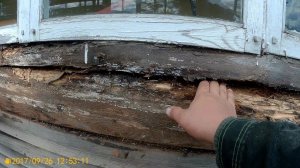 Меняем венцы под окнами.