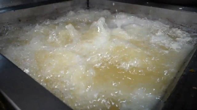 Корейская УЛИЧНАЯ Еда | ТОП Блюд Сэндвич в Стиле БАРБЕКЮ, Рисовая ЛАПША с Курицей, Куриные НОЖКИ. смотреть онлайн