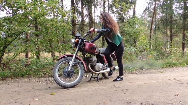 Девушка заводит Иж Юпитер 5. Как должен заводиться Иж смотреть онлайн