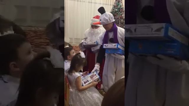 Не тот подарок! / Дед Мороз обманул бедного ребёнка / Слёзы смотреть онлайн