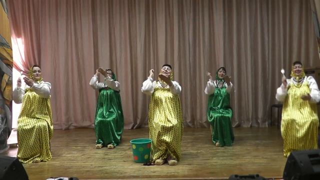 "Камаринская"в обработка Владимира Свисткова ансамбль "Среднеуральские ложкари* смотреть онлайн