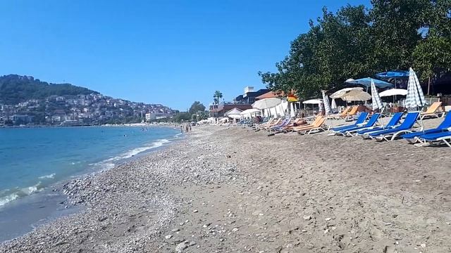 Пляж октябрь Алания 2020 ЛУЧШЕЕ КАФЕ НА БЕРЕГУ МОРЯ. Ходят ли в масках? смотреть онлайн