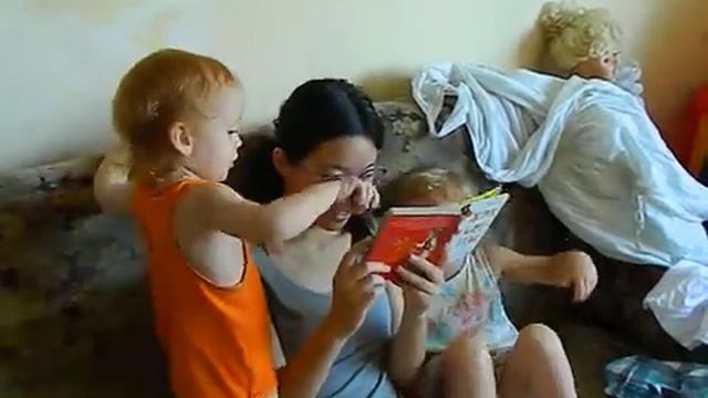 Вера читает детям книжки на русском. смотреть онлайн