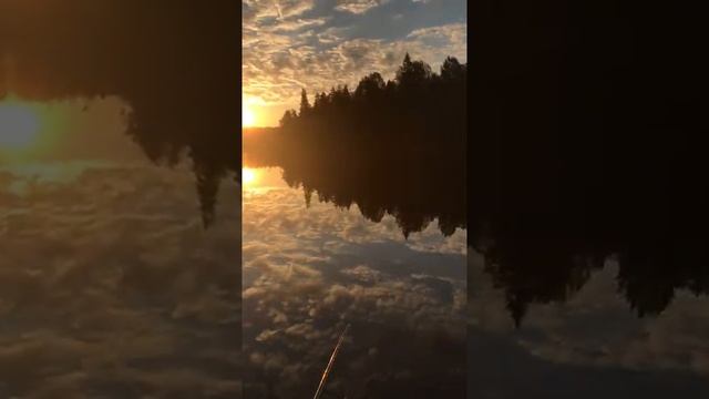 Утренняя рыбалка на ламбушке, рассвет раним утром на озере, щуки