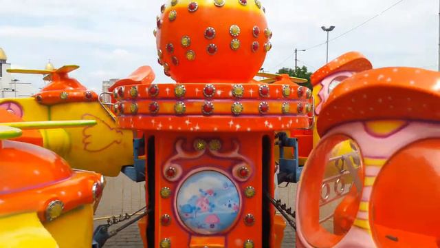 Нова карусель на Сихові біля "Сільпо" для дітей! смотреть онлайн