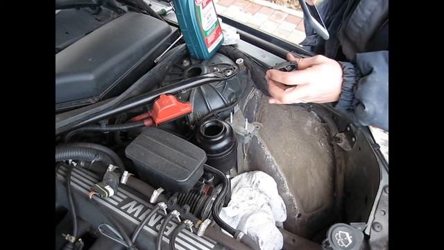 Замена масла в гидроусилителе BMW E 61 смотреть онлайн