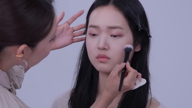 Getting My Makeup Done By A Kpop Idol Makeup Artist (Wonyoung Transformation & Speaking Korean)