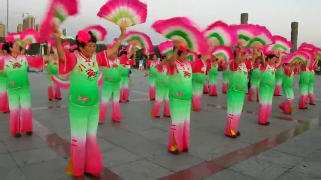 красивые вечерние национальные танцы в Китае смотреть онлайн