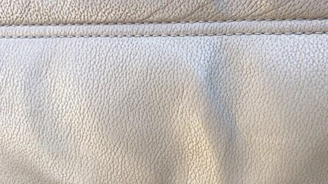 Чистка светлого кожаного салона ( Cleaning of the light leather car interior ) смотреть онлайн