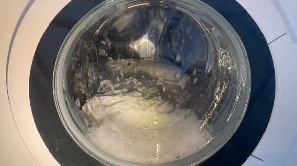 Bosch & Ariel 3 in 1 Pods VS Tomato Ketchup?! Bosch WAQ284S0GB/11 Tomatoes 60°c Cycle + Stain Test!