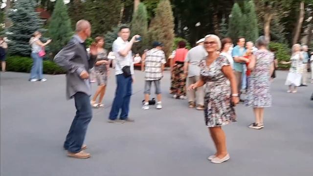 ?ПОТАНЦУЙ СО МНОЙ,ВОТ РУКА МОЯ???? смотреть онлайн