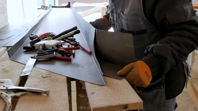 Фальцевая кровля с настенными желобами смотреть онлайн