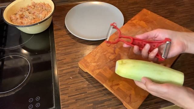 Рулет из кабачка с индейкой!! Готовим по новому!!! смотреть онлайн