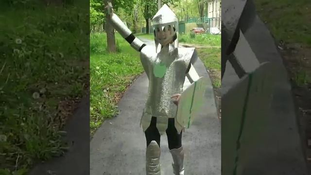 Конкурс экологического костюма "Жить в стиле ЭКО".Костюм "Рыцарь GreenGrad"-Левицкий Иван 4 "А" смотреть онлайн
