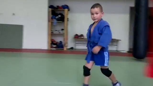 самбо дети Потапов Денис Сергеевич. Спорт и выживание. Фрагмент тренировки смотреть онлайн