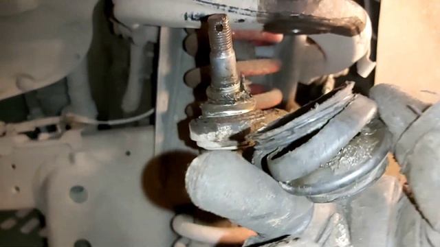 Замена передней верхней шаровой опоры на Toyota Hilux Surf KZN185 / Prado 95 1KZ-TE смотреть онлайн