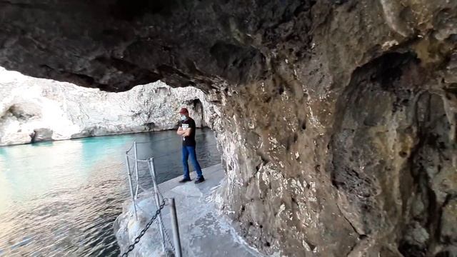 Невероятно красивое море Италии GROTTA ZINZULUSA Castro Marina Lecce. ПЛЯЖИ ИТАЛИИ. La perla Salent смотреть онлайн
