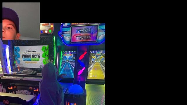 I react to myself for some reason смотреть онлайн