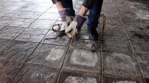 Взведение проходного капкана КП - 250 с помощью веревки.