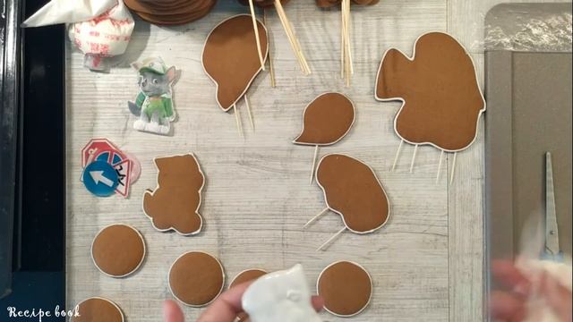 Как приклеить вафельную или сахарную картинку на пряник