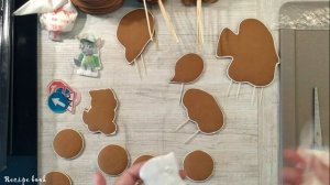 Как приклеить вафельную или сахарную картинку на пряник