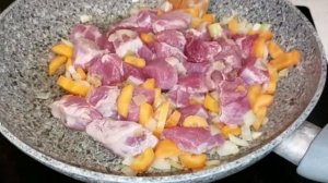 Гуляш из индейки с подливкой. Простой и вкусный вариант для обеда и ужина.