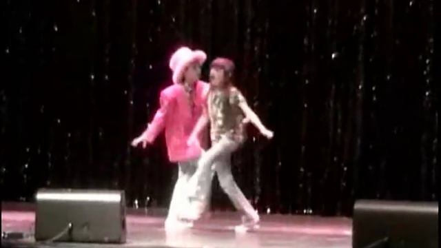 Elton John And KiKi Dee Dont go breaking my heart смотреть онлайн